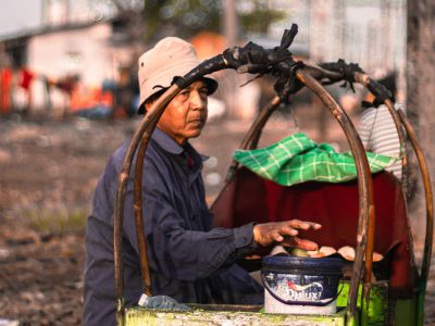 Pedagang di Jakarta - Photo by Refhad on Unsplash